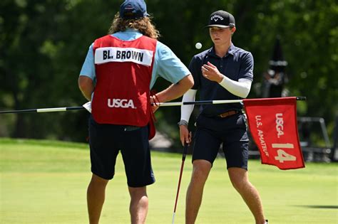 For U.S. Amateur history-maker Blades Brown, golf is a show of love for dad. Basketball is for mom.